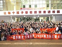 300星湾人一小时卸车5万斤苹果！一年一度的大型思政劳动教育现场课！